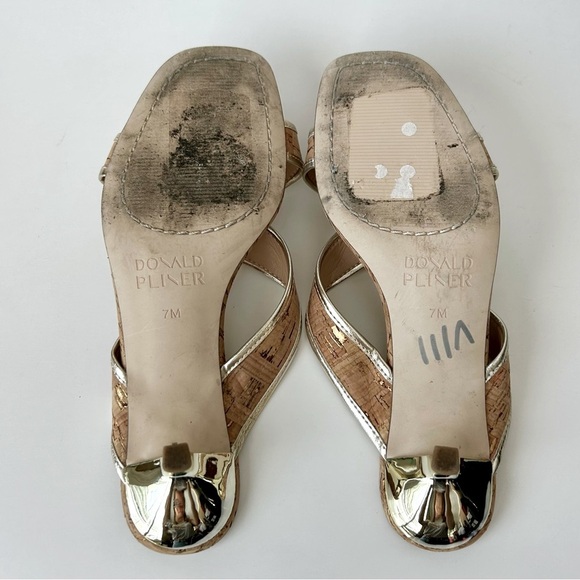 Donald Pliner Cassia Kitten Heel Gold Cork Neutral Low Heel Sandal Size 7 - Picture 10 of 10